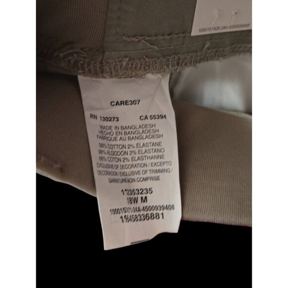 COPY - COPY - Lee Women’s Plus Utility Shorts 18W (1X) Mid Rise Stretch Pockets… - Picture 7 of 8